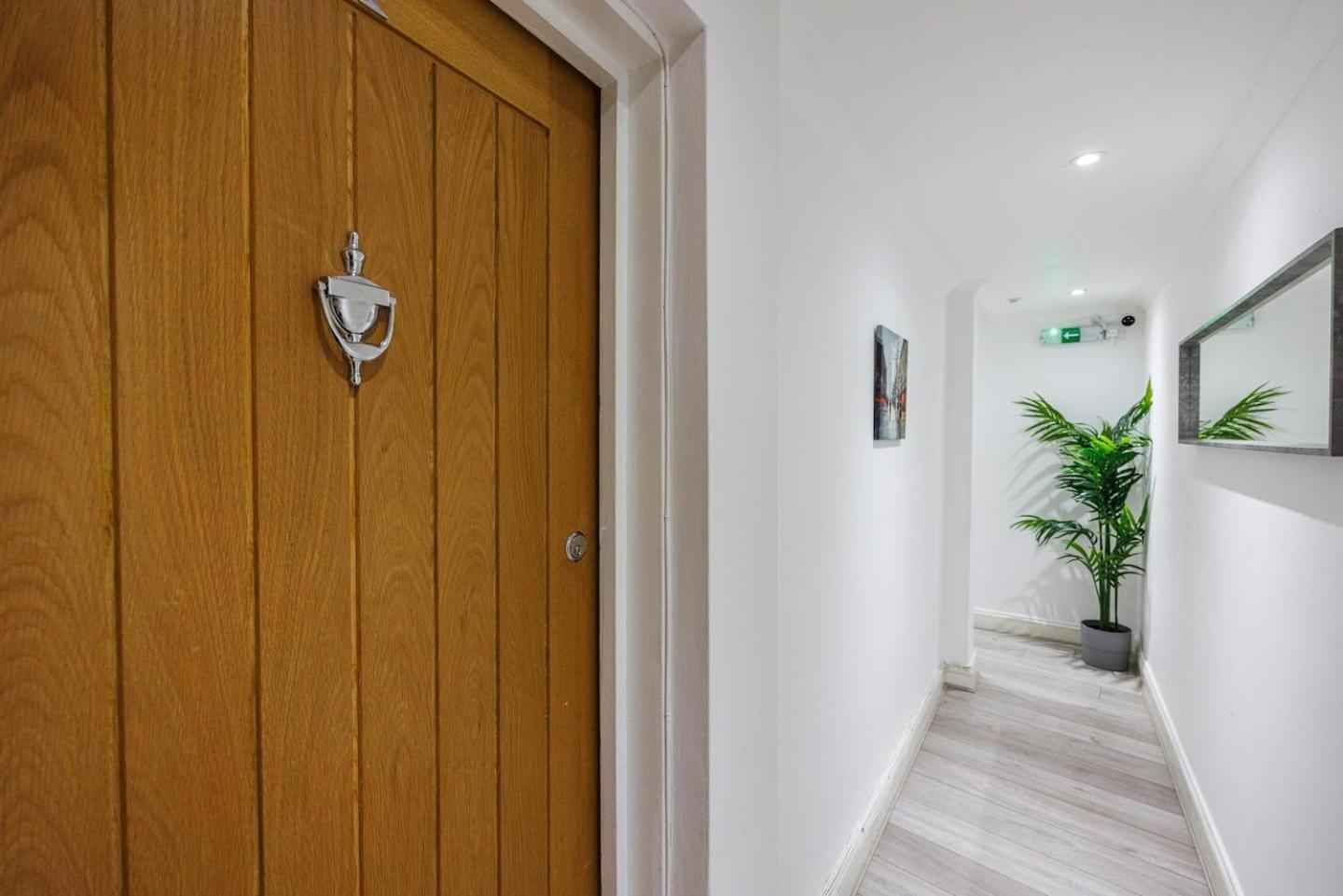 Three Bedrooms 3 Bathrooms In *