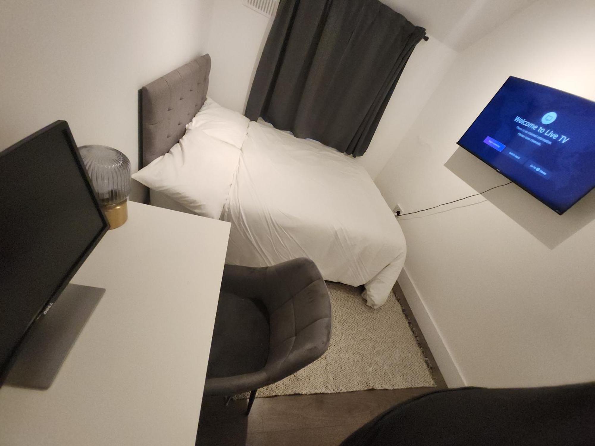Appartement Flat With Work Station, Monitor, Smart Tv & Netflix *