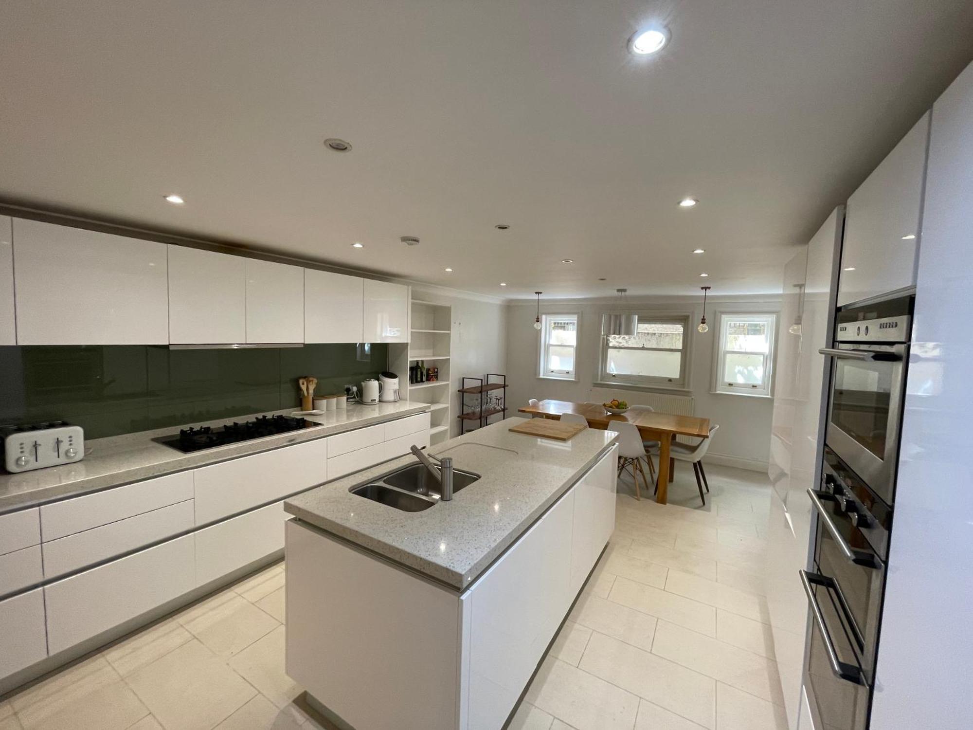 5 Bed House - Fancy - Sleep Up To 12 - Casa de Férias Londres