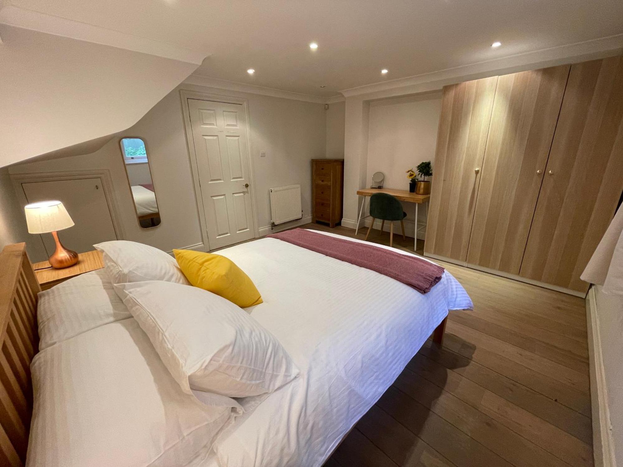 Casa de Férias 5 Bed House - Fancy - Sleep Up To 12 - Londres