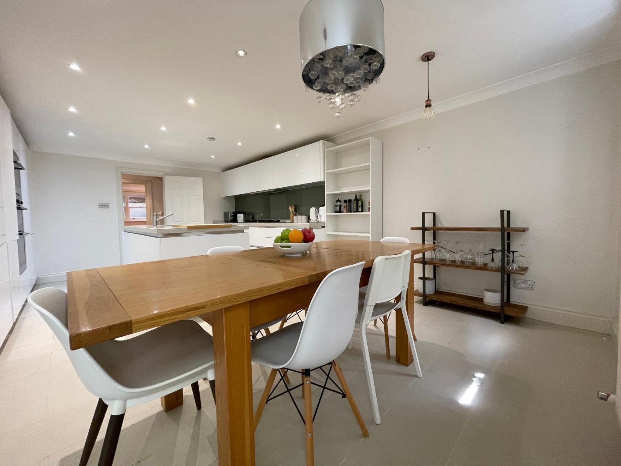 5 Bed House - Fancy - Sleep Up To 12 - Londres