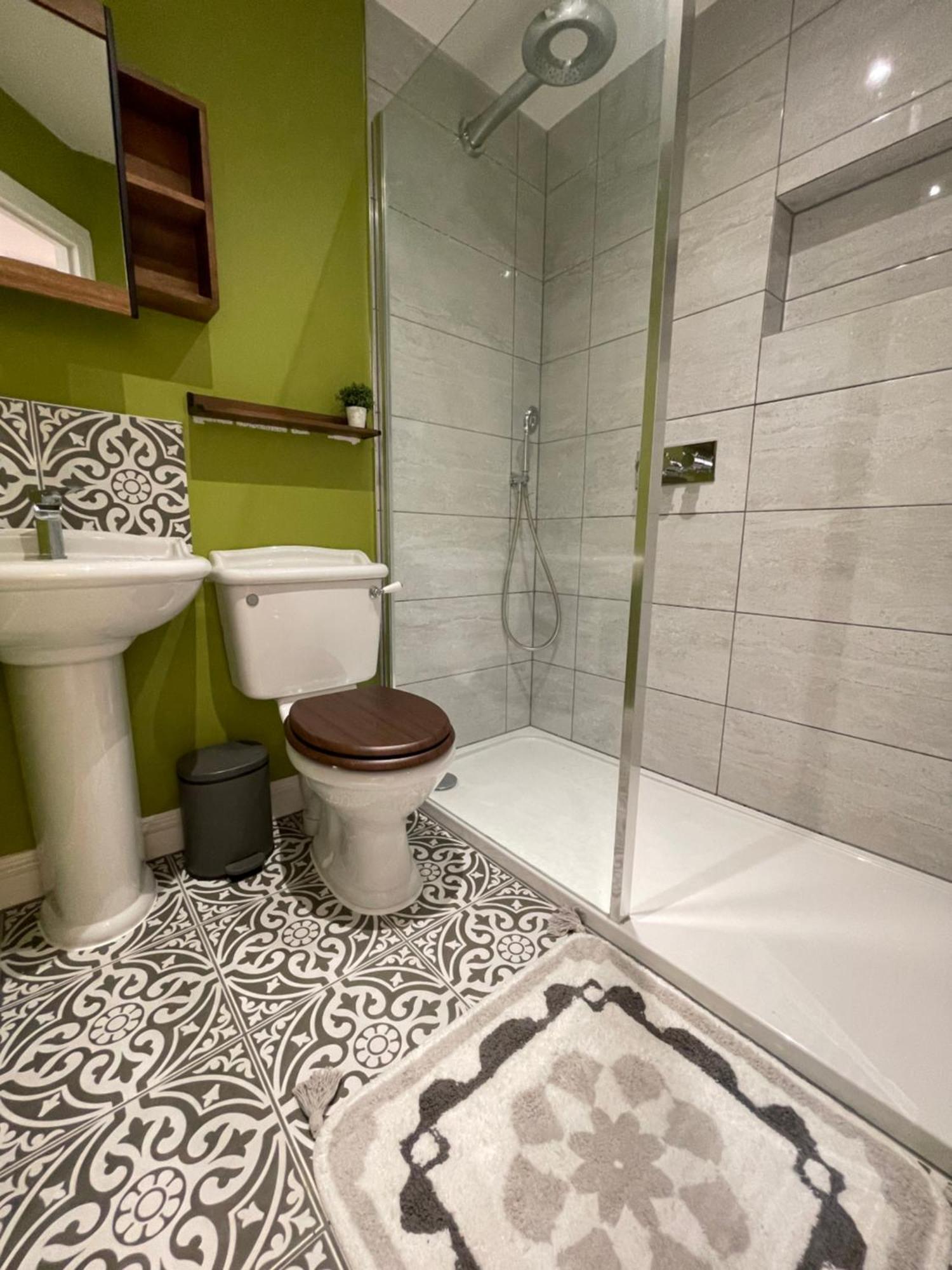 5 Bed House - Fancy - Sleep Up To 12 - Casa de Férias
