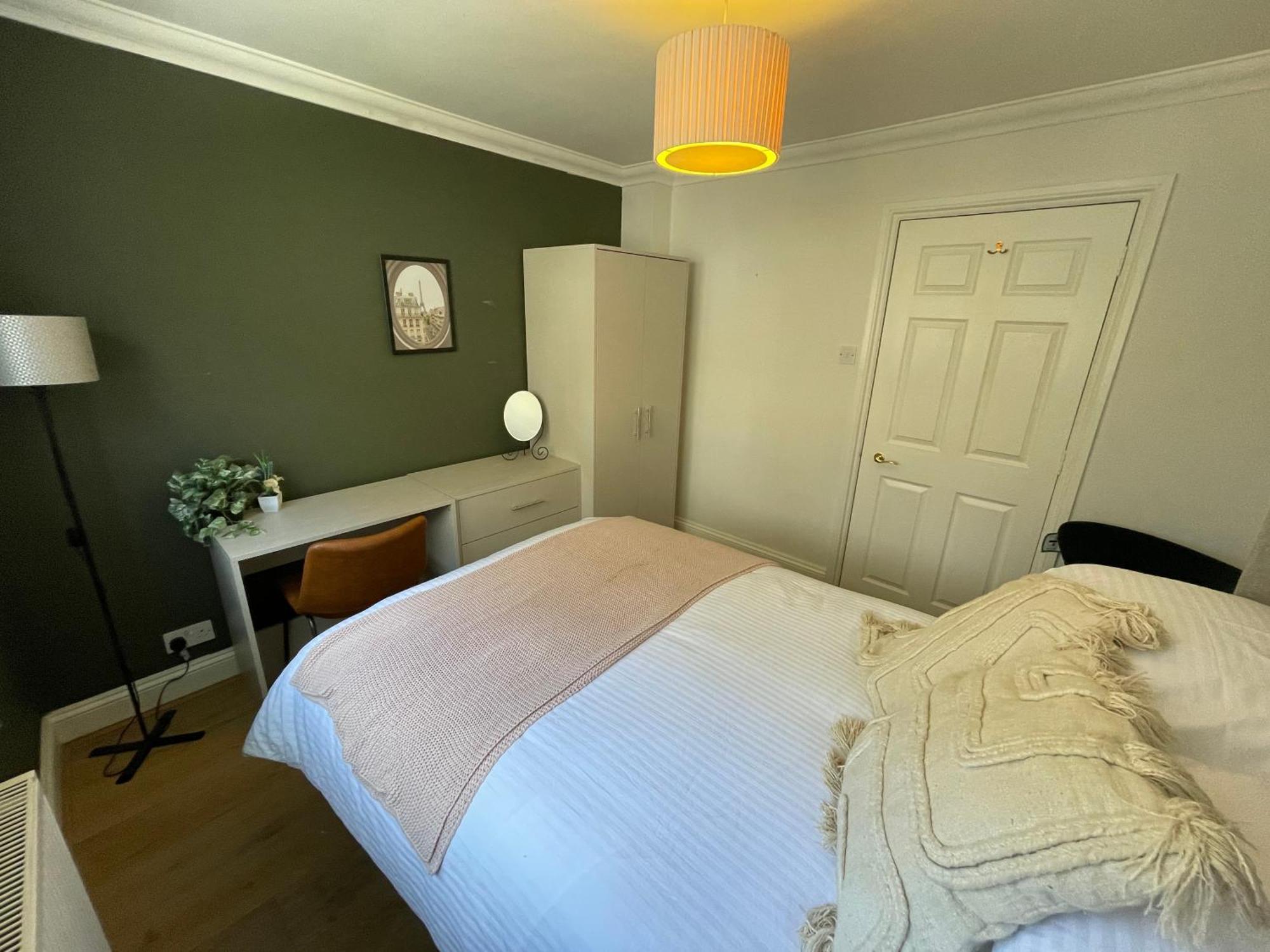 Casa de Férias 5 Bed House - Fancy - Sleep Up To 12 - Londres