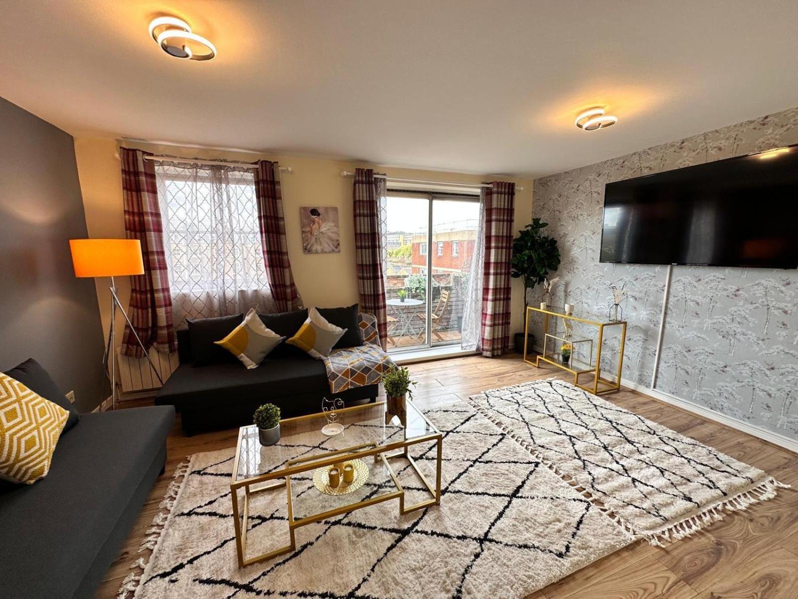 Kensington Two Bedroom Near Cromwell Hospital *