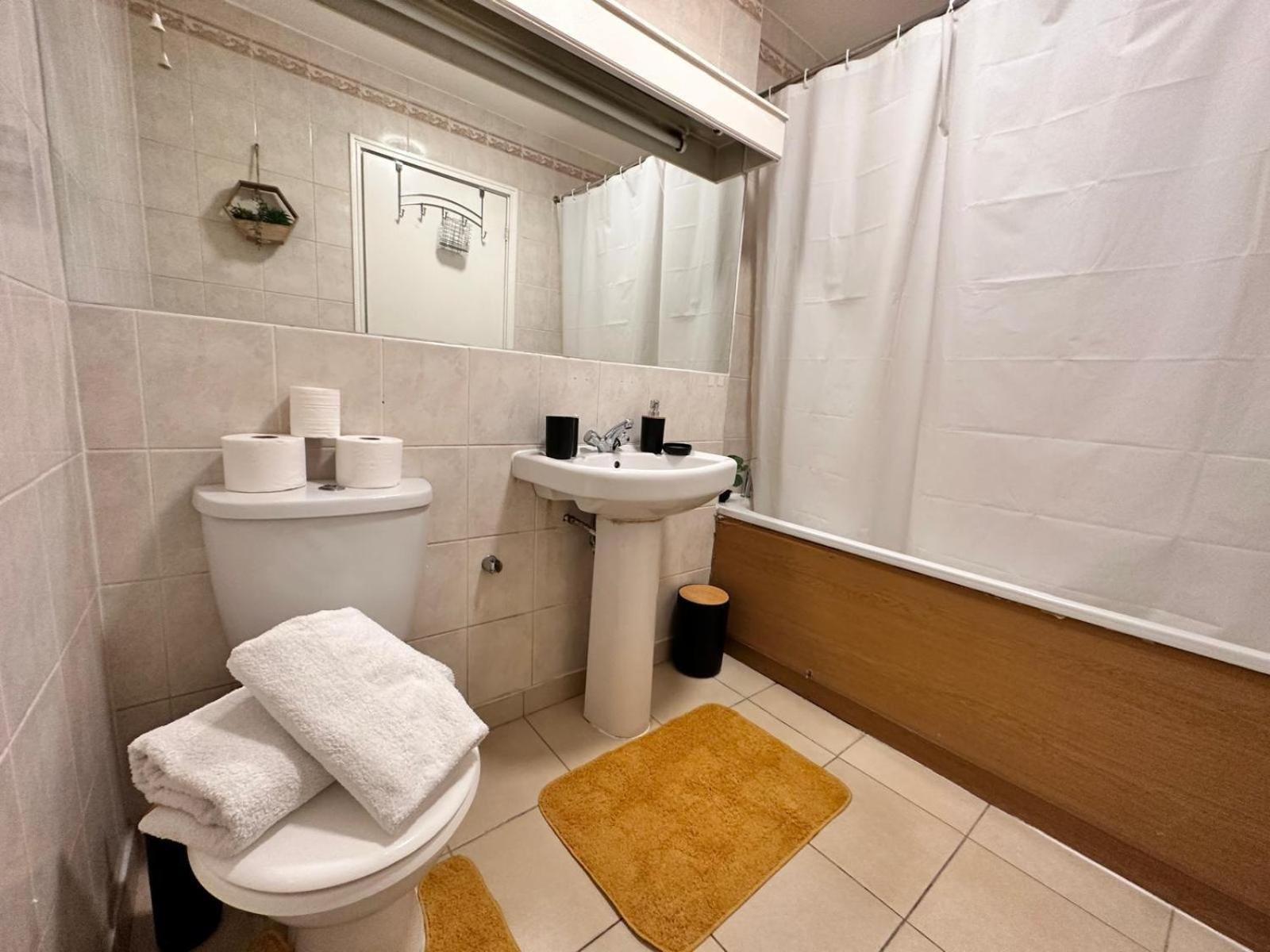 Kensington Two Bedroom Near Cromwell Hospital