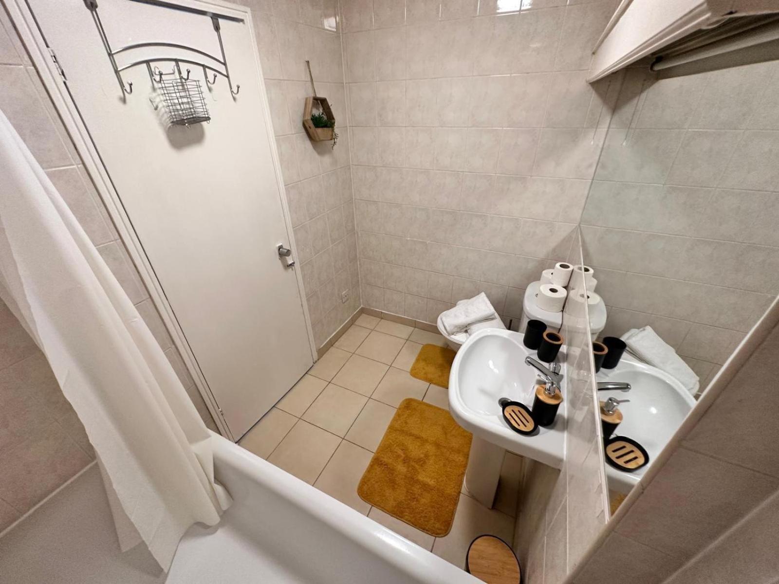 Kensington Two Bedroom Near Cromwell Hospital * Londen