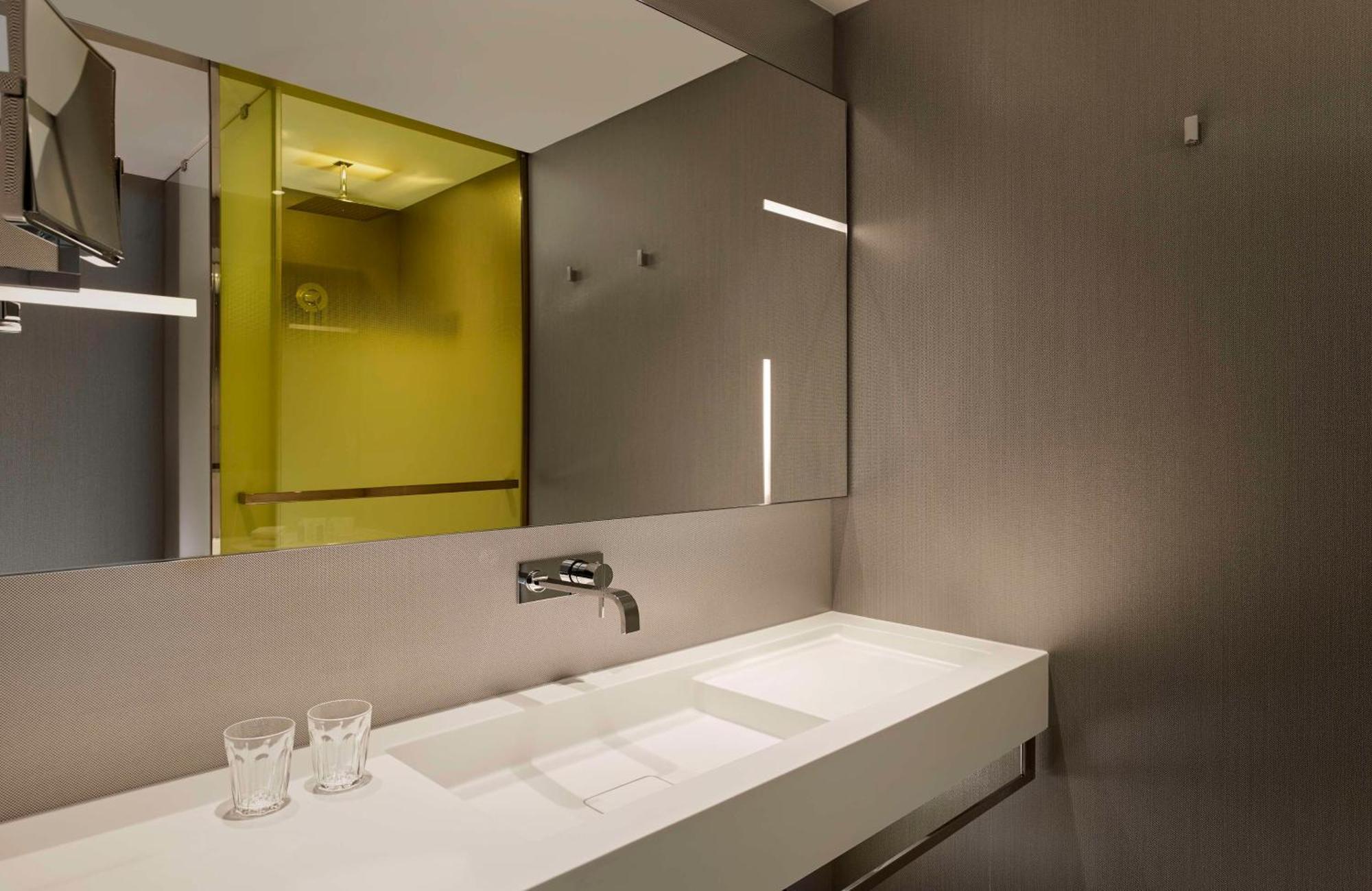 Park Plaza Waterloo 4*