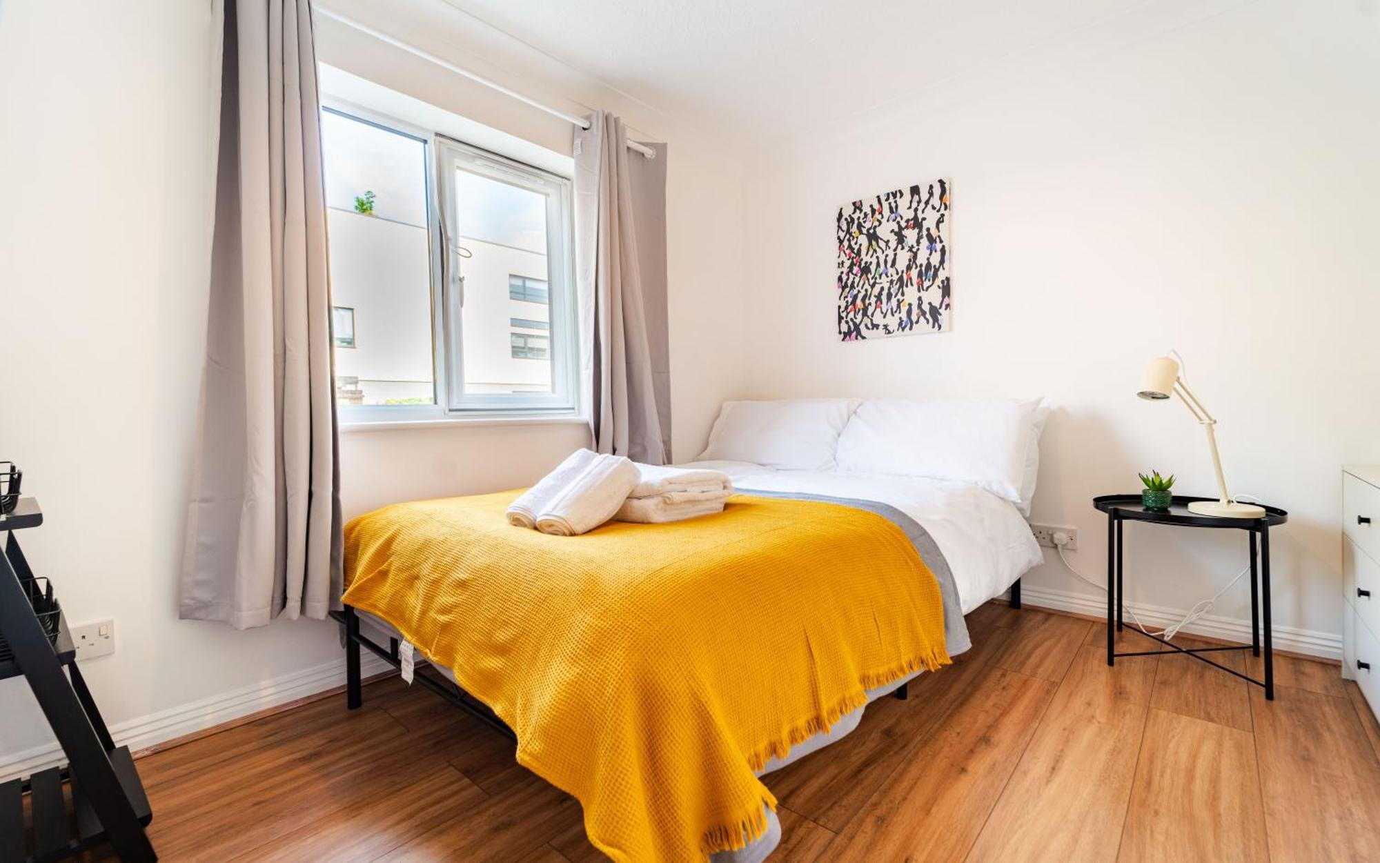 Bright And Spacious Flat With Free Parking Apartamento