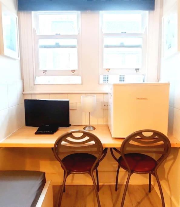 Finchley Road 16 * London