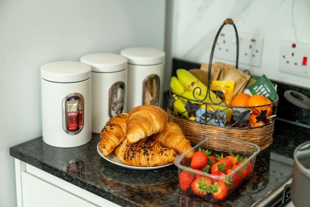 Appartement Vibrant 3br Tottenham Home, Private Garden Wifi Parking Free On Request Londen