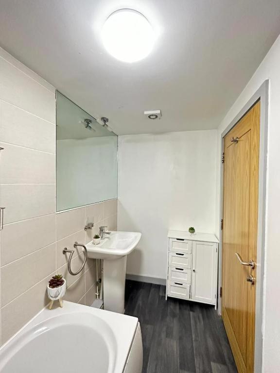 Beautiful Two Bedroom Fulham Apartamento