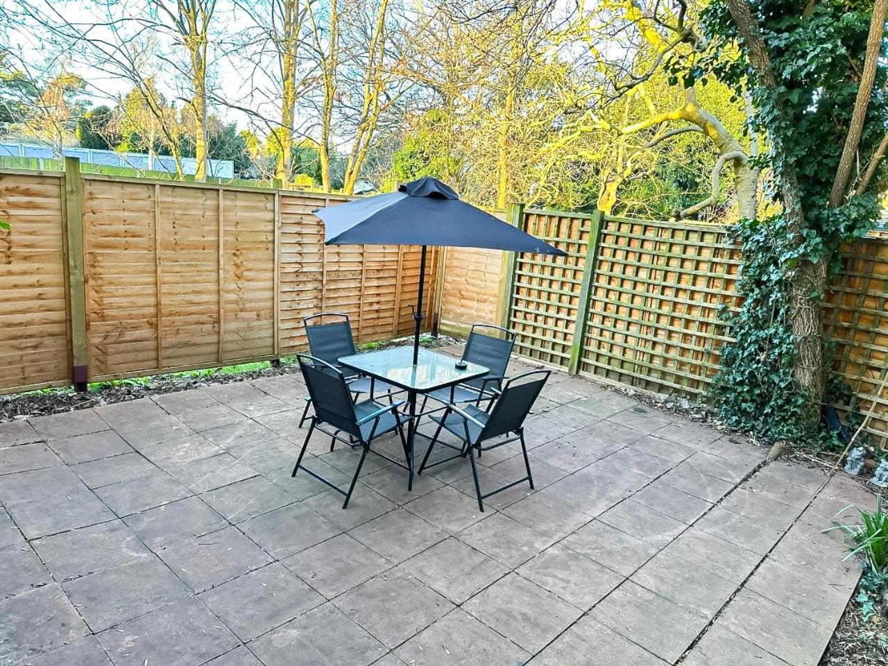 Apartamento Cosy Near Hampstead Heath With Free On-site Parking & Private Gardens, Golders Green