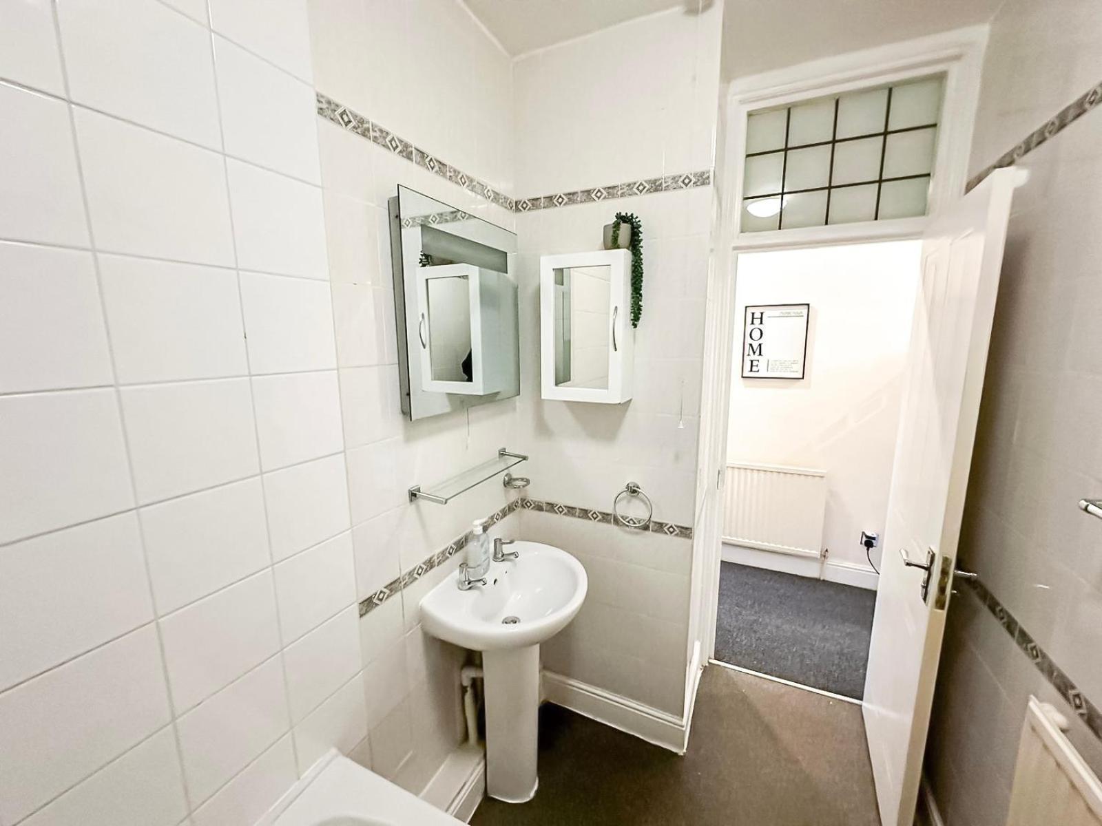 Apartamento Cosy Near Hampstead Heath With Free On-site Parking & Private Gardens, Golders Green *