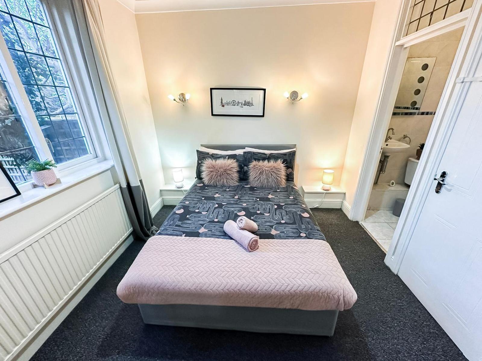 Cosy Near Hampstead Heath With Free On-site Parking & Private Gardens, Golders Green Londres