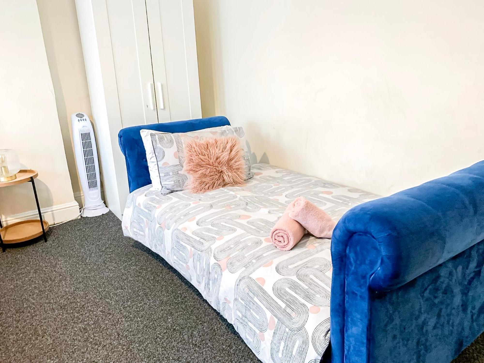 Cosy Near Hampstead Heath With Free On-site Parking & Private Gardens, Golders Green