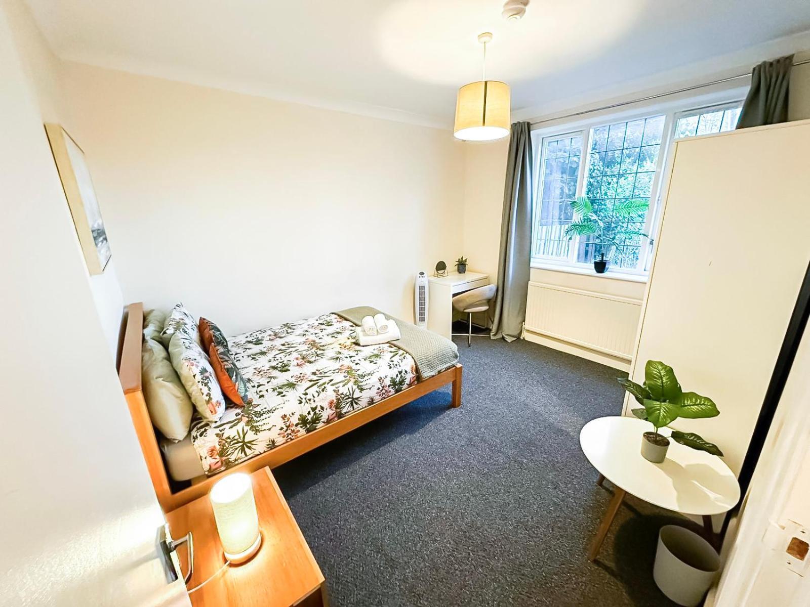 Apartamento Cosy Near Hampstead Heath With Free On-site Parking & Private Gardens, Golders Green