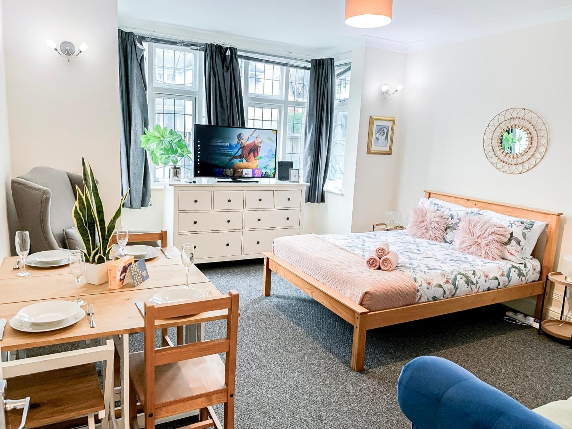 Cosy Near Hampstead Heath With Free On-site Parking & Private Gardens, Golders Green Apartamento *