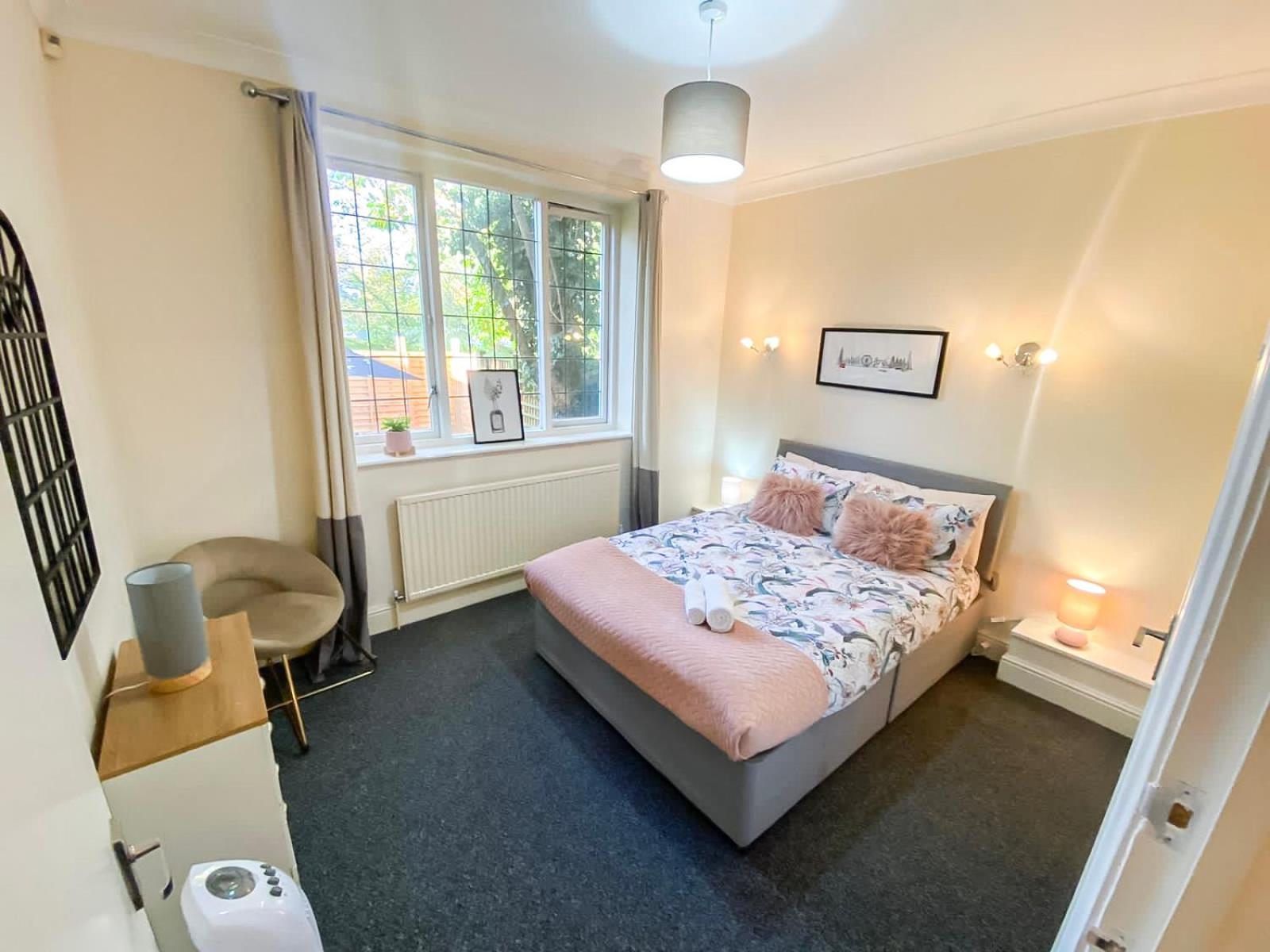 Apartamento Cosy Near Hampstead Heath With Free On-site Parking & Private Gardens, Golders Green Londres