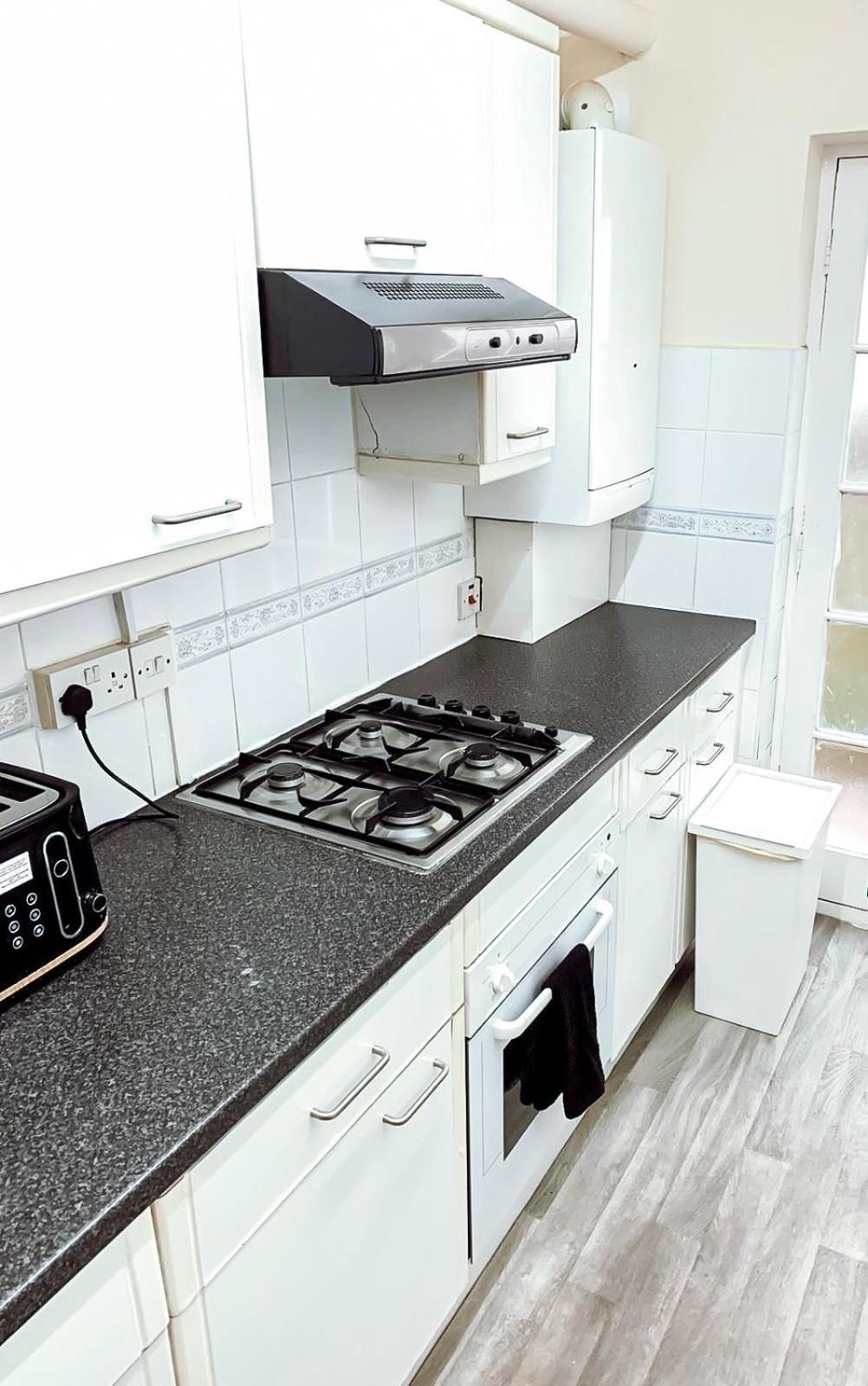 Apartamento Cosy Near Hampstead Heath With Free On-site Parking & Private Gardens, Golders Green *