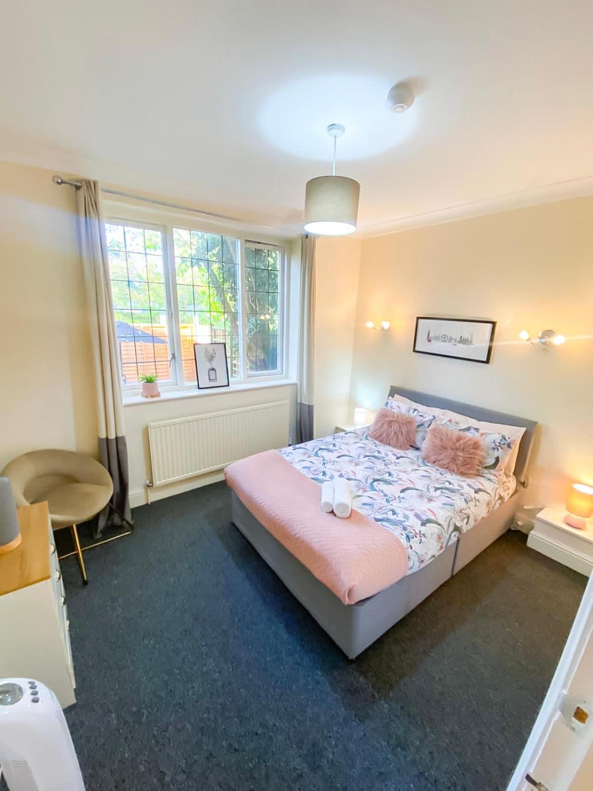 Cosy Near Hampstead Heath With Free On-site Parking & Private Gardens, Golders Green * Londres