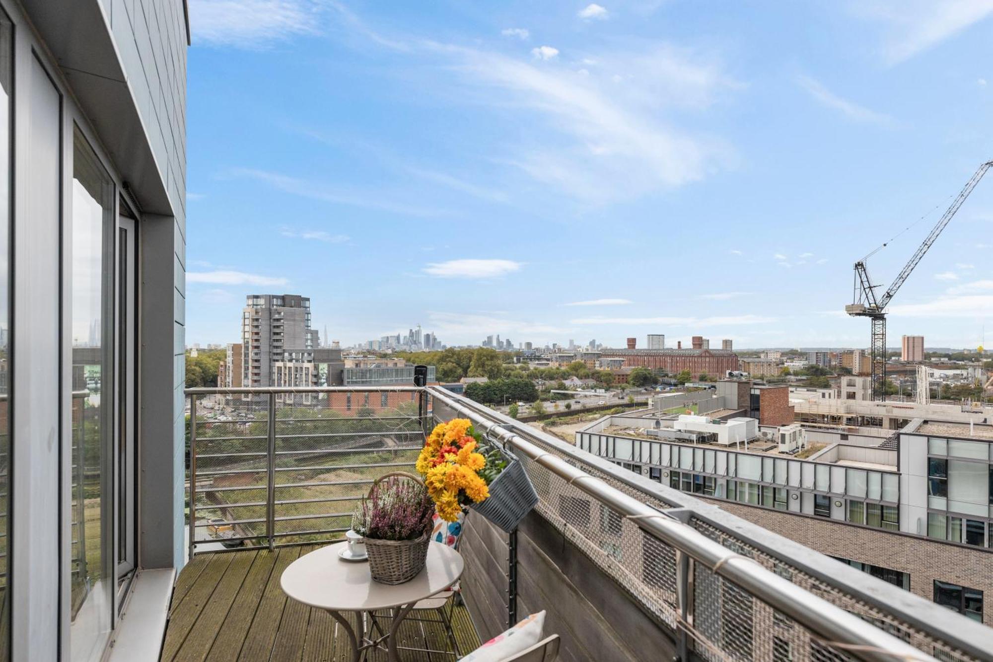 Stratford Skyview Apartment