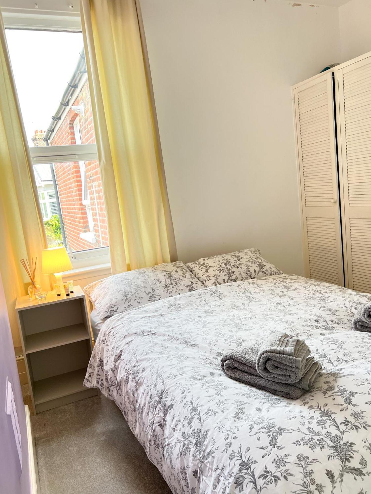 Welcome 2 Bedrooms Flat In Wimbledon *