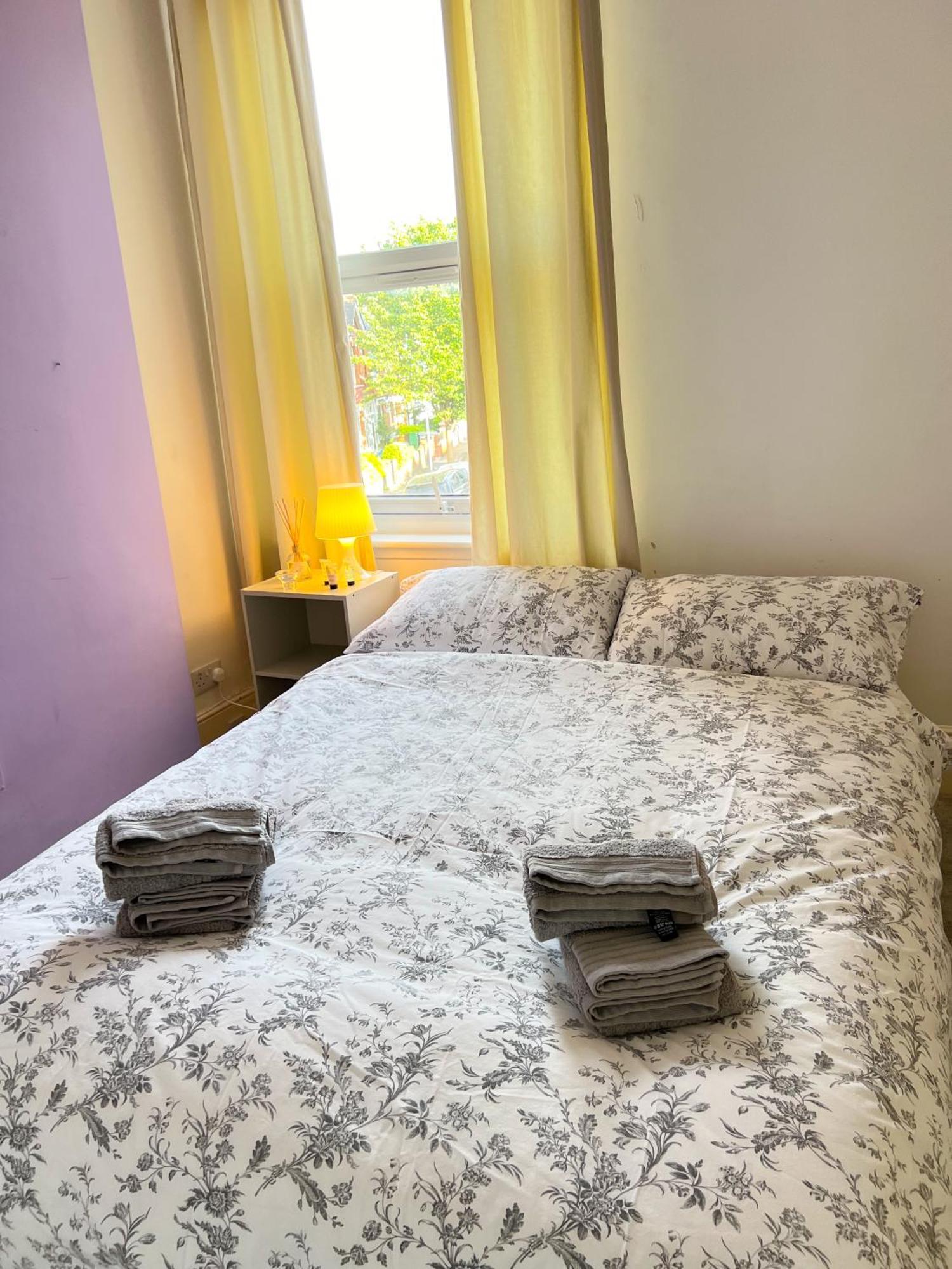 Welcome 2 Bedrooms Flat In Wimbledon * Londen