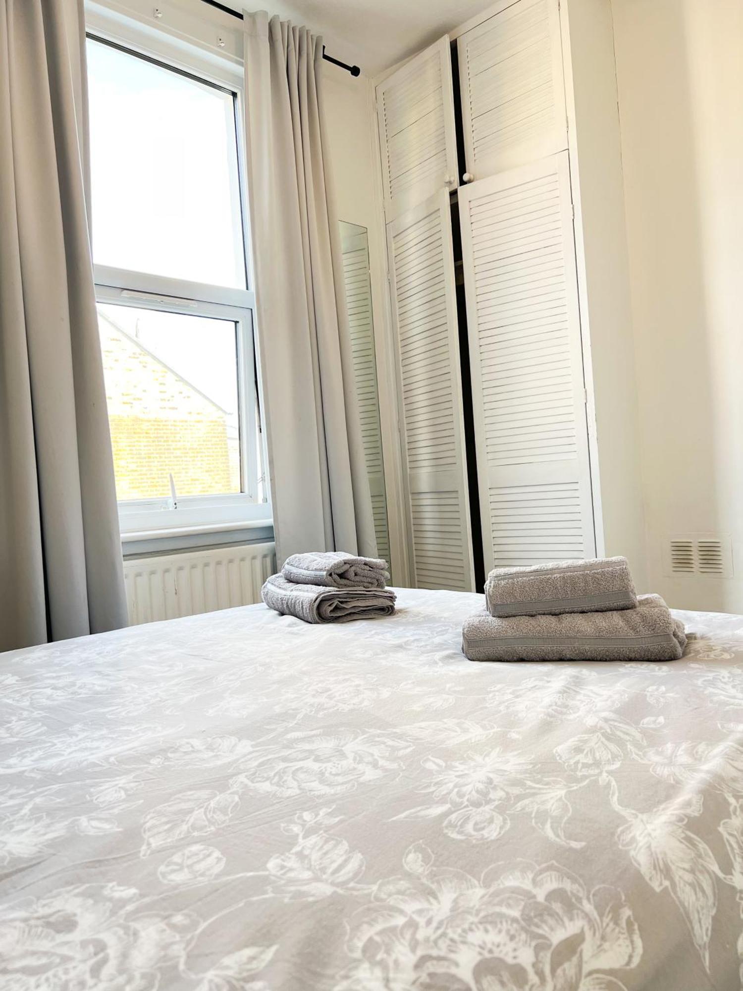 Welcome 2 Bedrooms Flat In Wimbledon * Londen