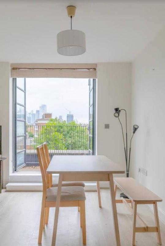 Stunning 1bed Flat With Balcony - 5 Mins To Station Appartement