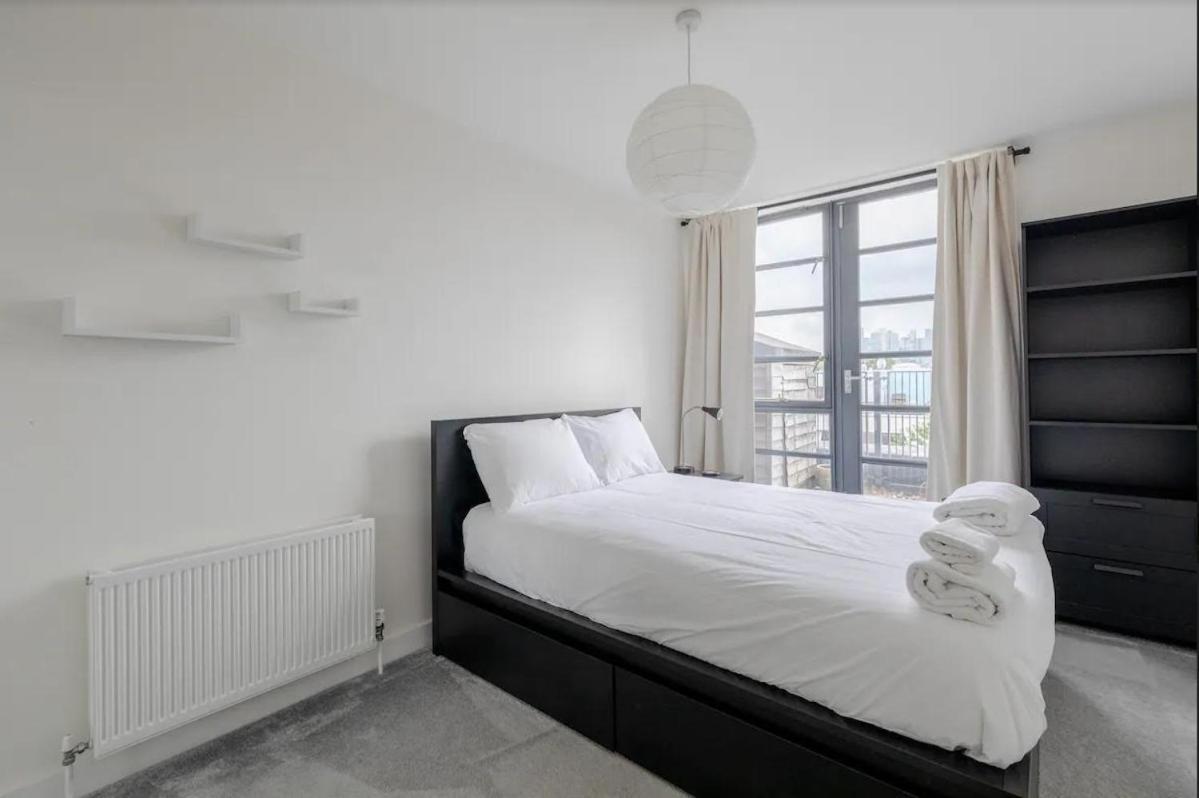 Stunning 1bed Flat With Balcony - 5 Mins To Station Londen