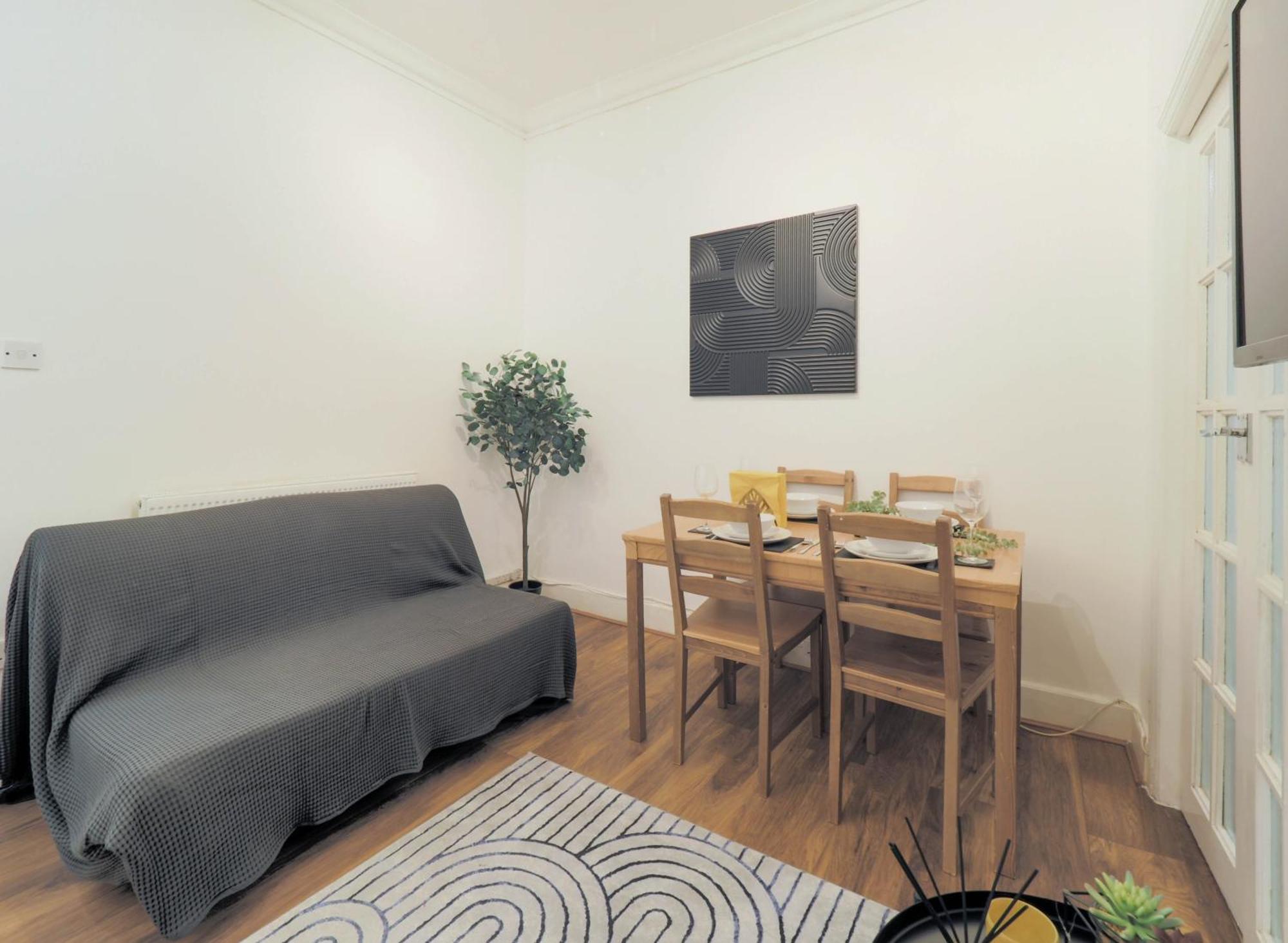 F1 Cozy 2 Bed Flat Opposite Olympia Sleeps 5 People Appartement *