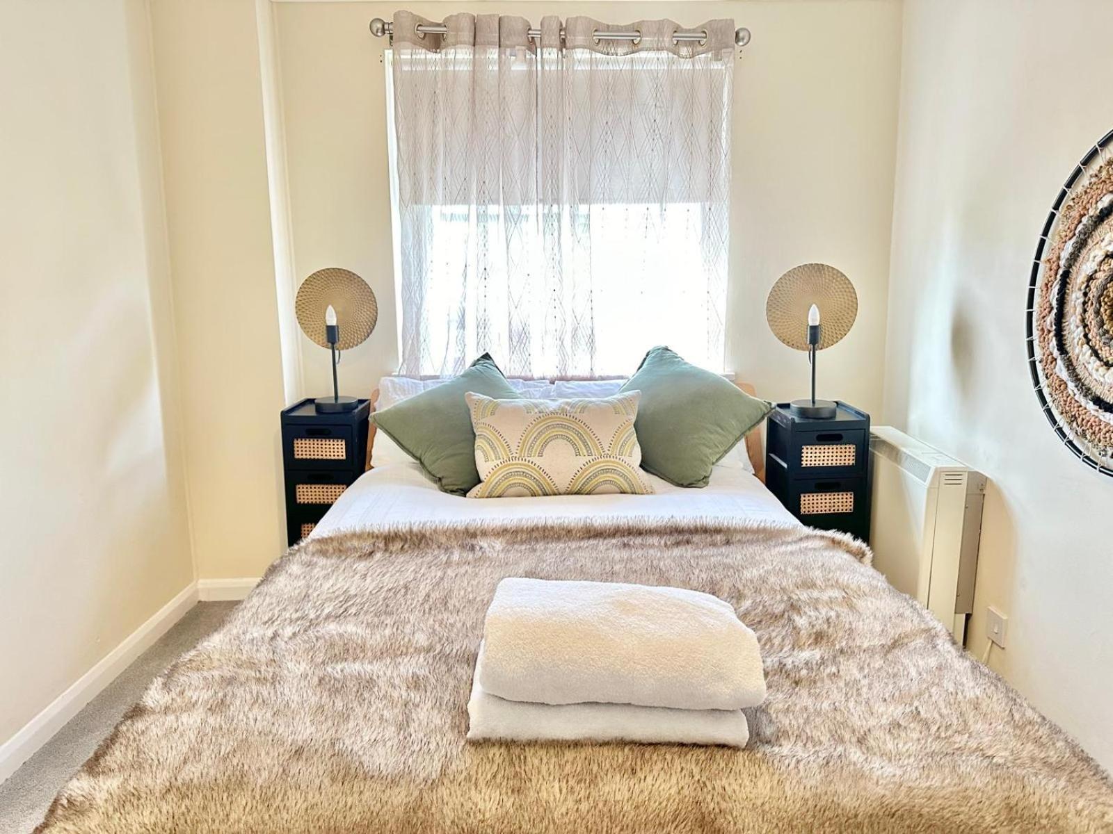Apartment Central Beautiful Two Bedroom *
