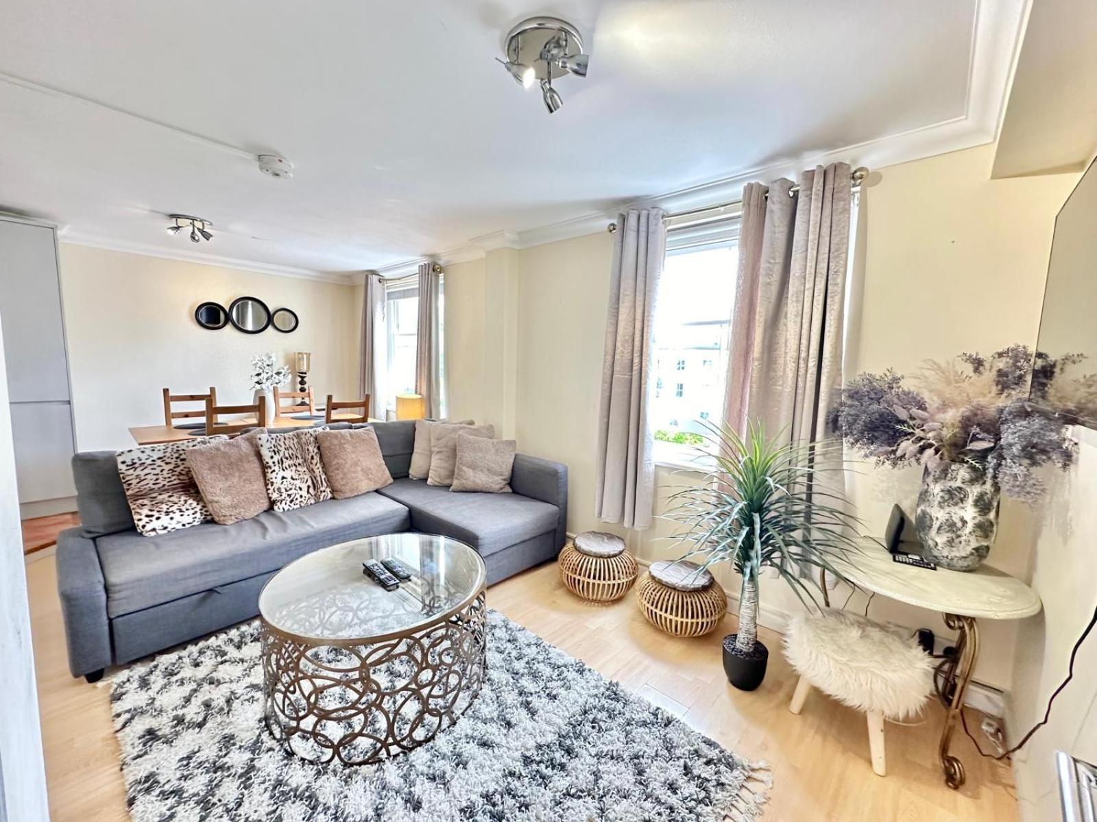 Central Beautiful Two Bedroom *