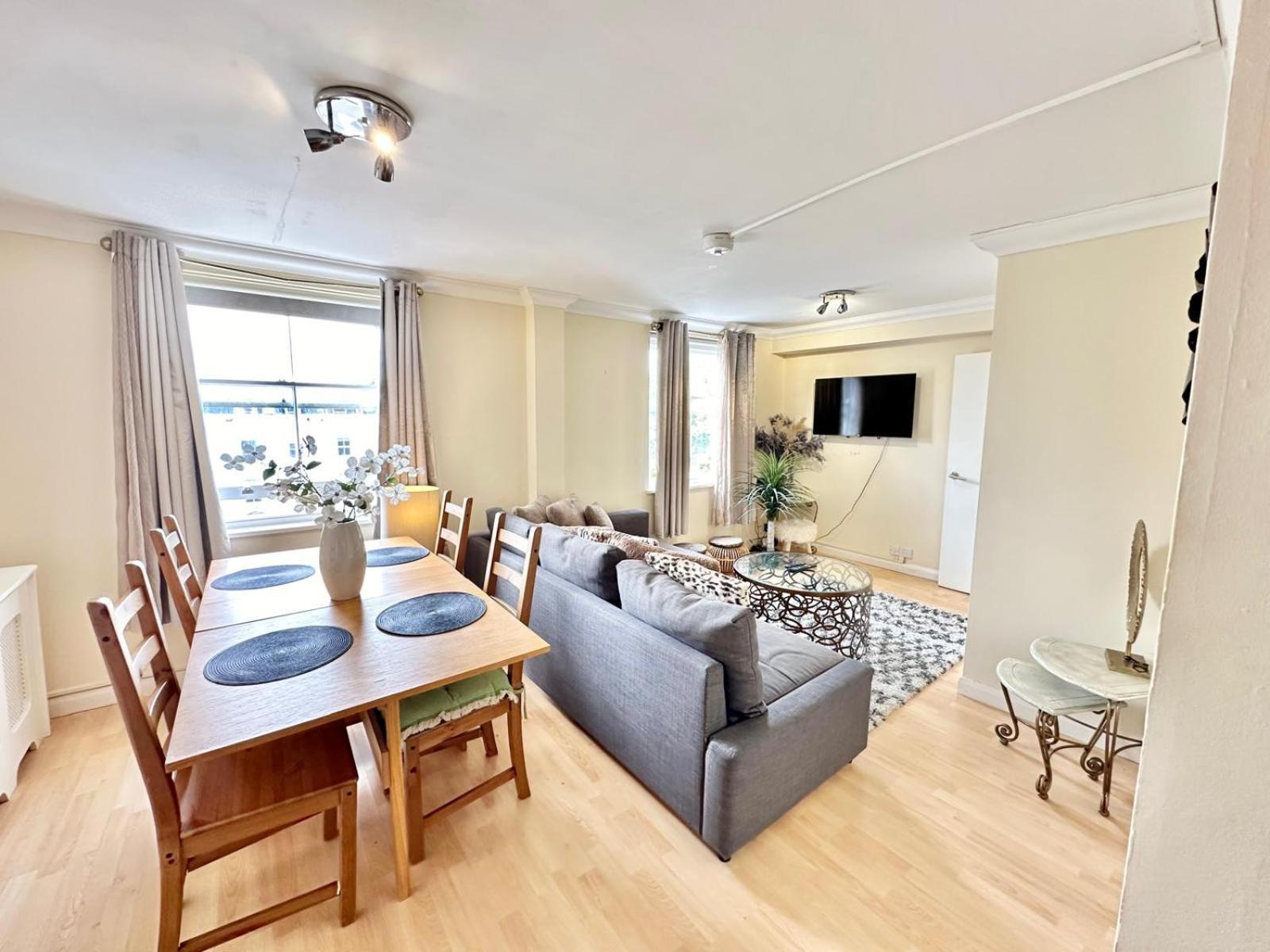 Central Beautiful Two Bedroom Apartment *
