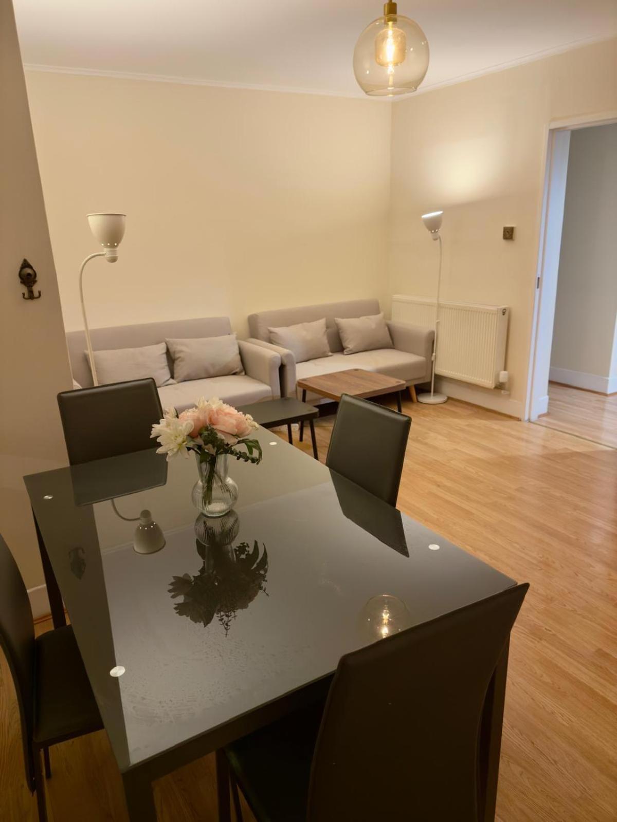 Comfortable Two Bed Flat Near Richmond Park Londen