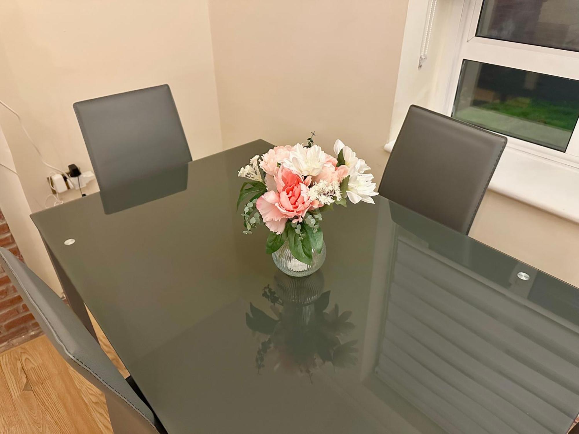 Comfortable Two Bed Flat Near Richmond Park Londen