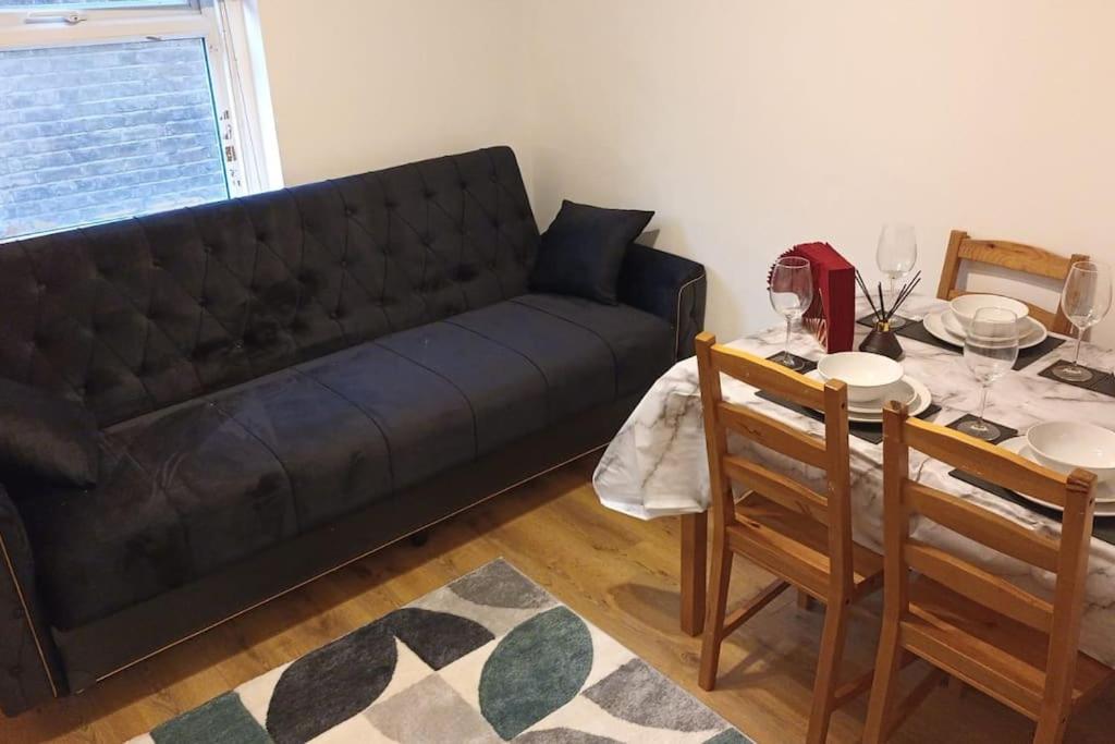 F2 2 Bed Flat In Hammersmith Opposite Olympia - Sleeps 5 People Appartement Londres