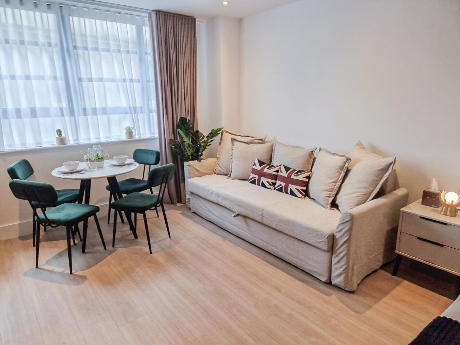 Modern & 3bedroom Flat With Pvt Balcony Steps From Regent's Park Apartamento