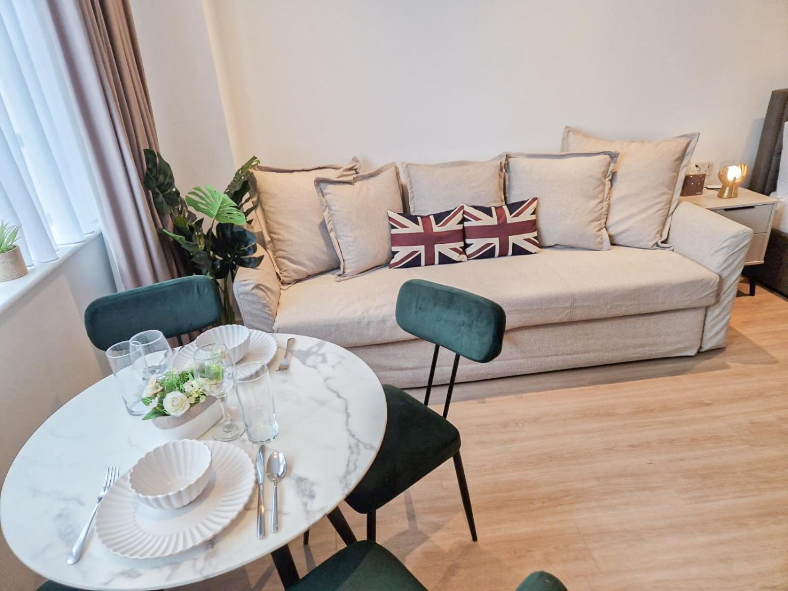 Modern & 3bedroom Flat With Pvt Balcony Steps From Regent's Park Apartamento