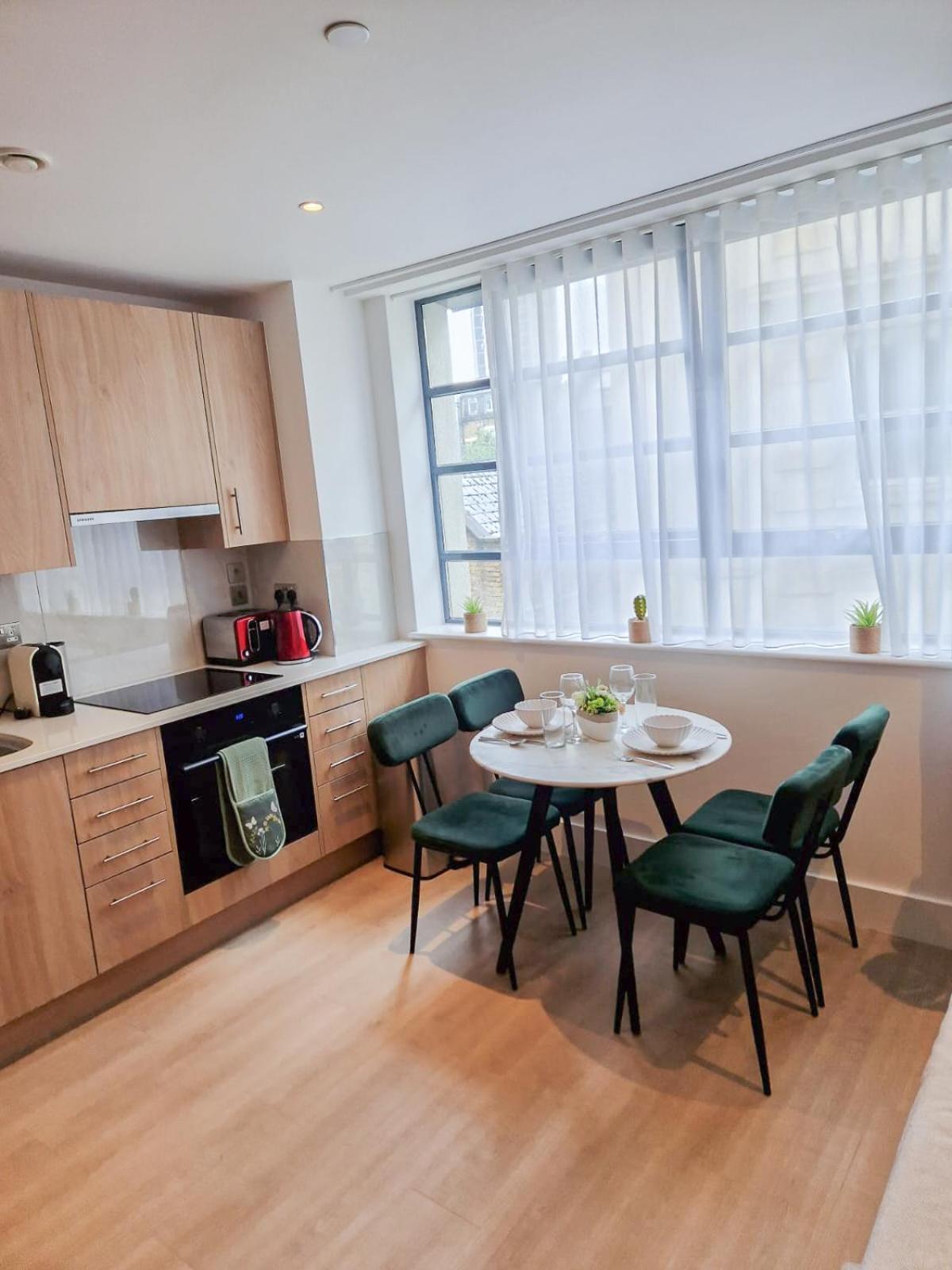 Modern & 3bedroom Flat With Pvt Balcony Steps From Regent's Park Apartamento Londres