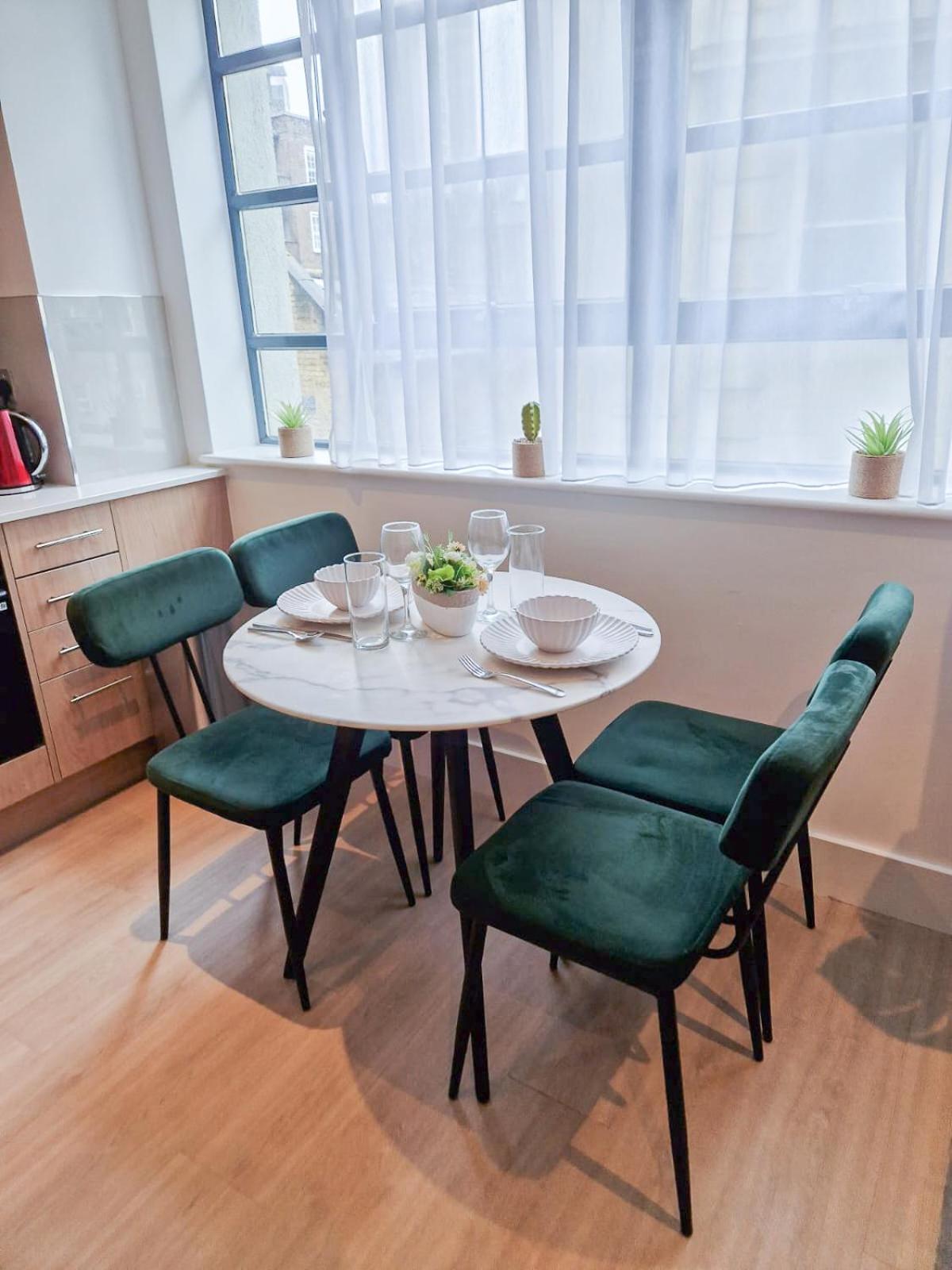 Modern & 3bedroom Flat With Pvt Balcony Steps From Regent's Park Apartamento *