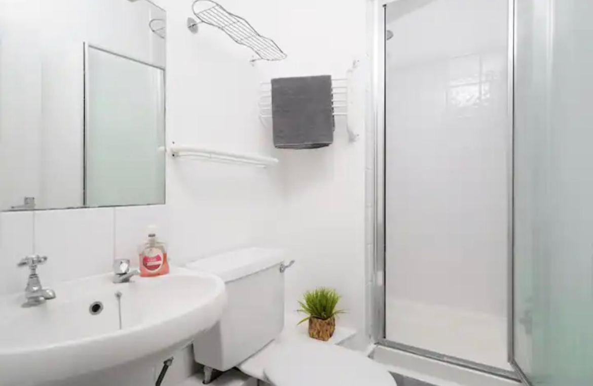 2 Bedroom Flat Sw9 -2min Walk From Brixton Station, Free Off Road Parking Apartamento