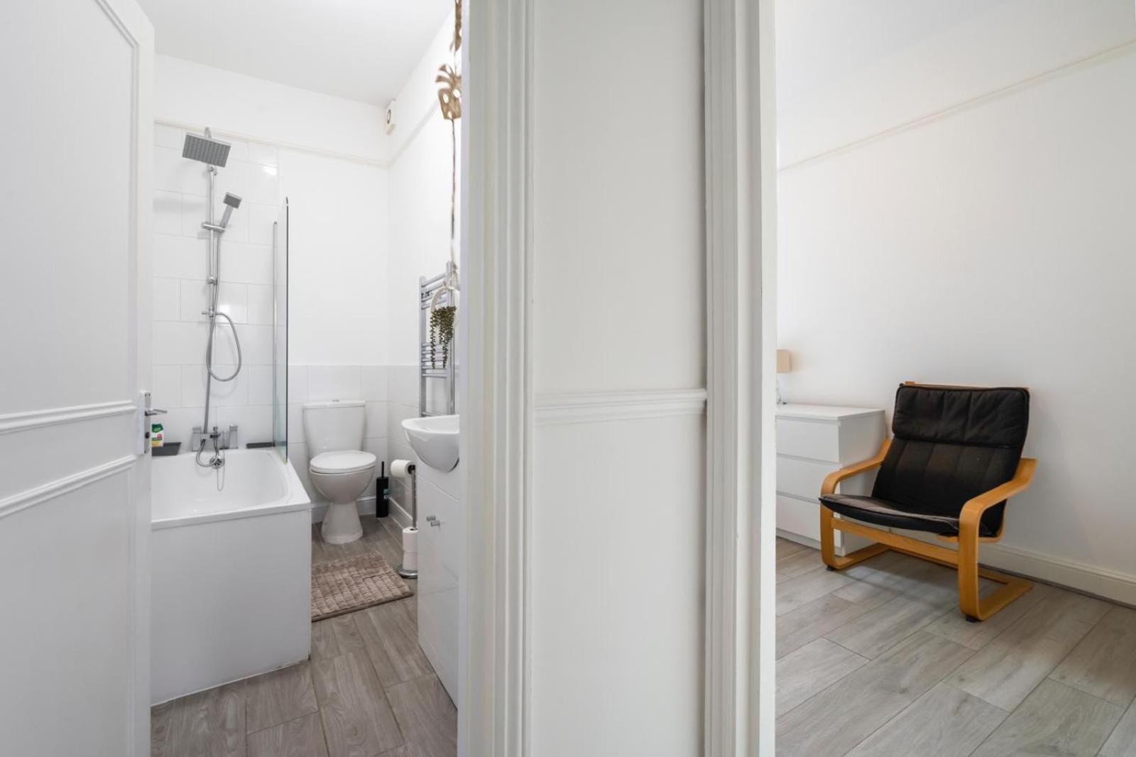2 Bedroom Flat Sw9 -2min Walk From Brixton Station, Free Off Road Parking Londres