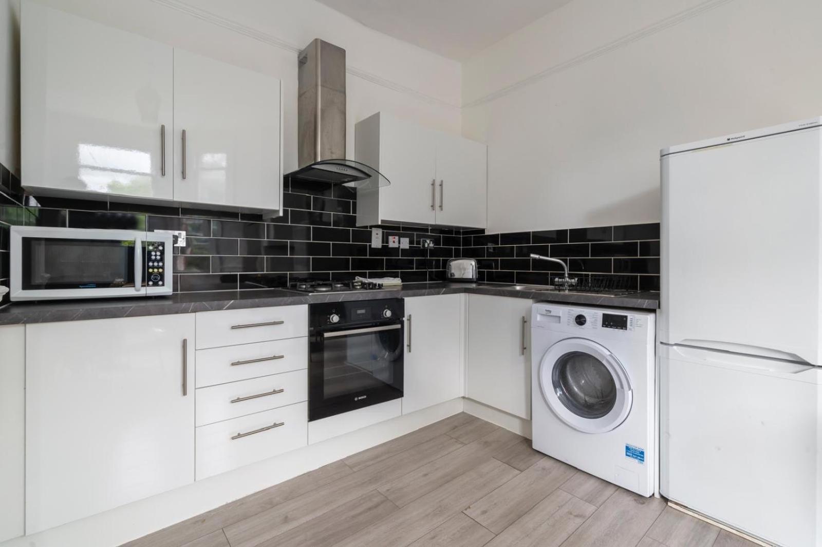 2 Bedroom Flat Sw9 -2min Walk From Brixton Station, Free Off Road Parking Londres