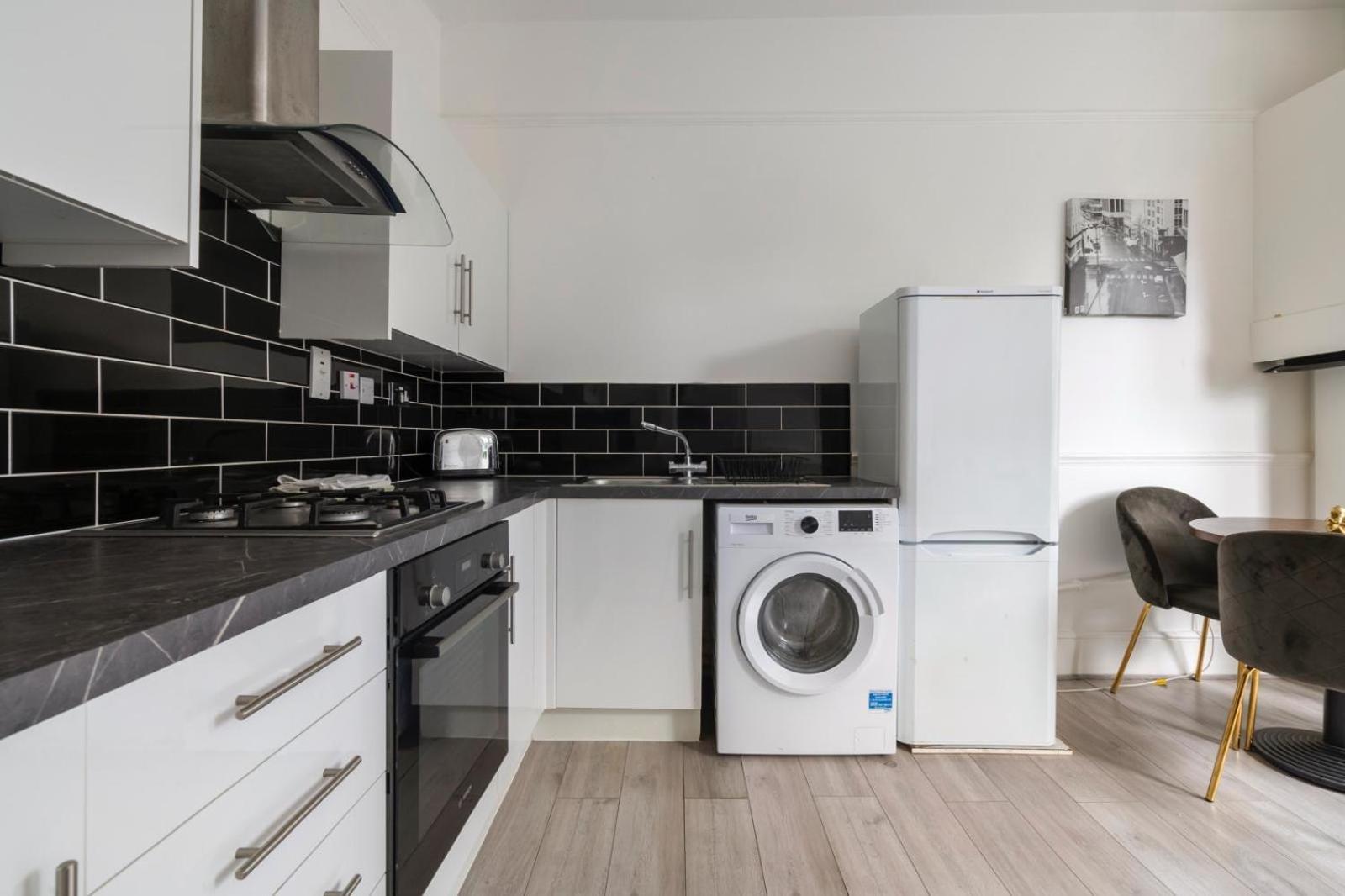 2 Bedroom Flat Sw9 -2min Walk From Brixton Station, Free Off Road Parking Apartamento