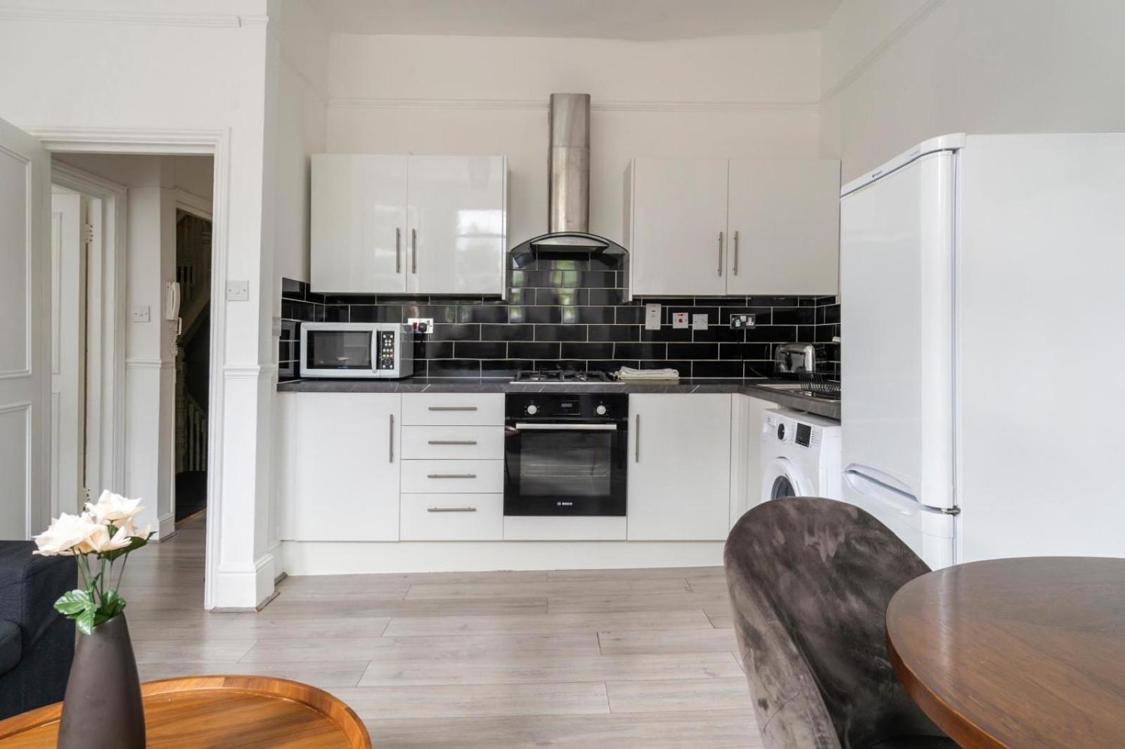 Apartamento 2 Bedroom Flat Sw9 -2min Walk From Brixton Station, Free Off Road Parking *