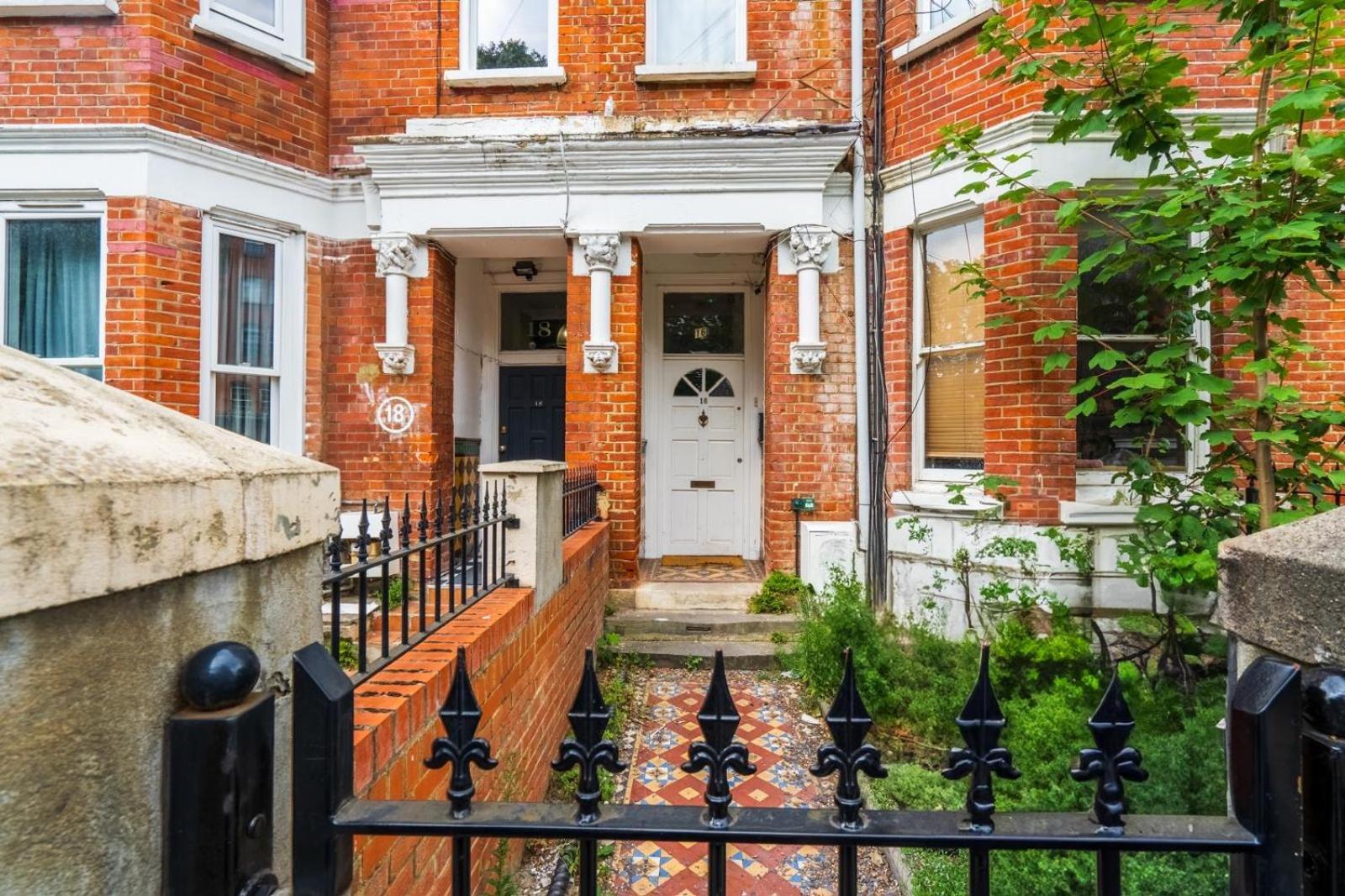 2 Bedroom Flat Sw9 -2min Walk From Brixton Station, Free Off Road Parking Londres