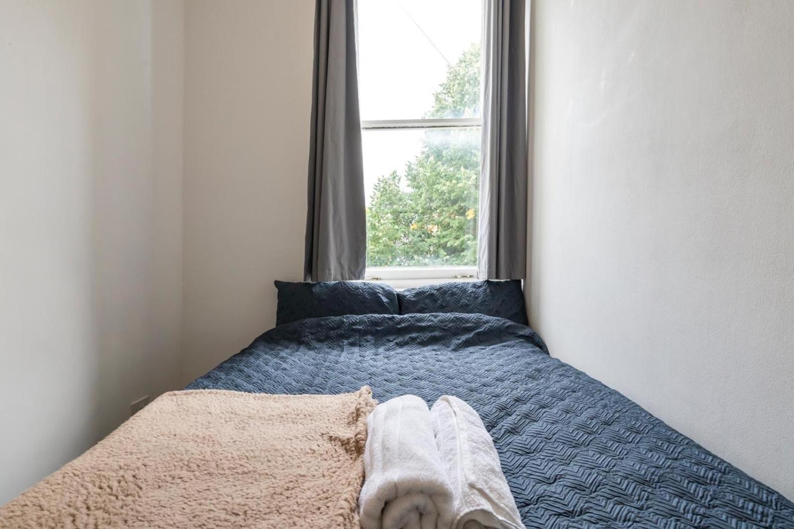 2 Bedroom Flat Sw9 -2min Walk From Brixton Station, Free Off Road Parking * Londres