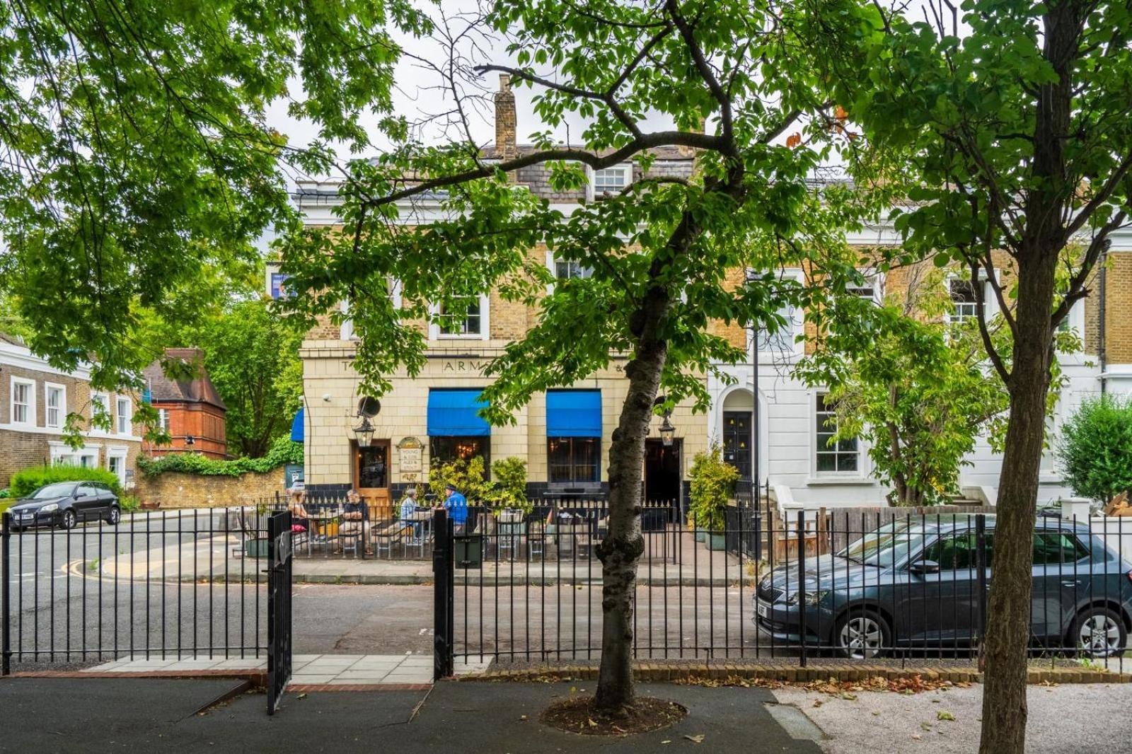 2 Bedroom Flat Sw9 -2min Walk From Brixton Station, Free Off Road Parking Londres