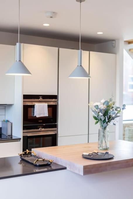 Stylishly Designed 4 Bedroom Appartement Londres